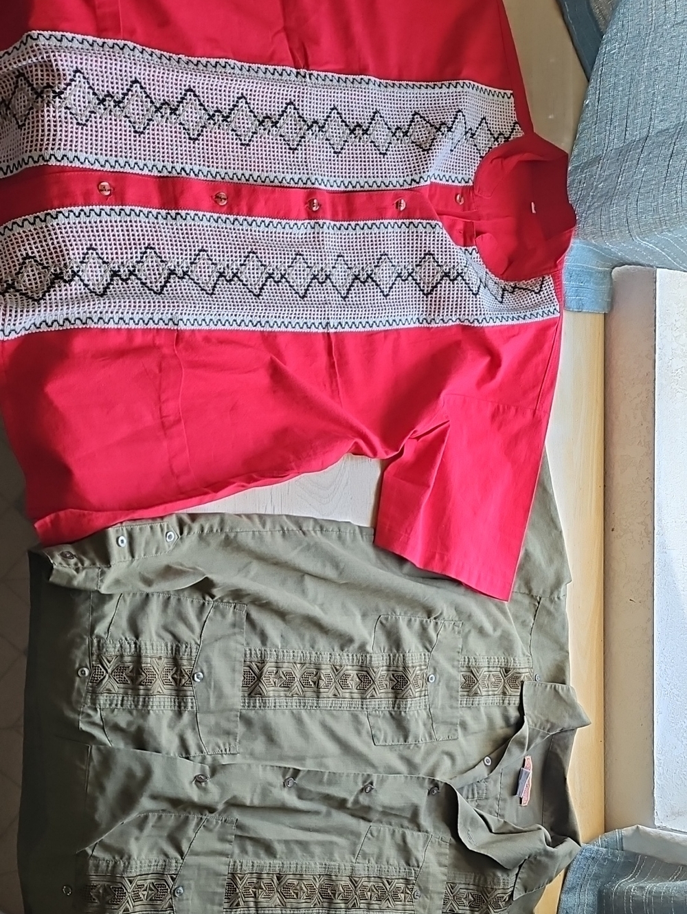 Bundle Of 2 Mens Top Button-up Size Medium